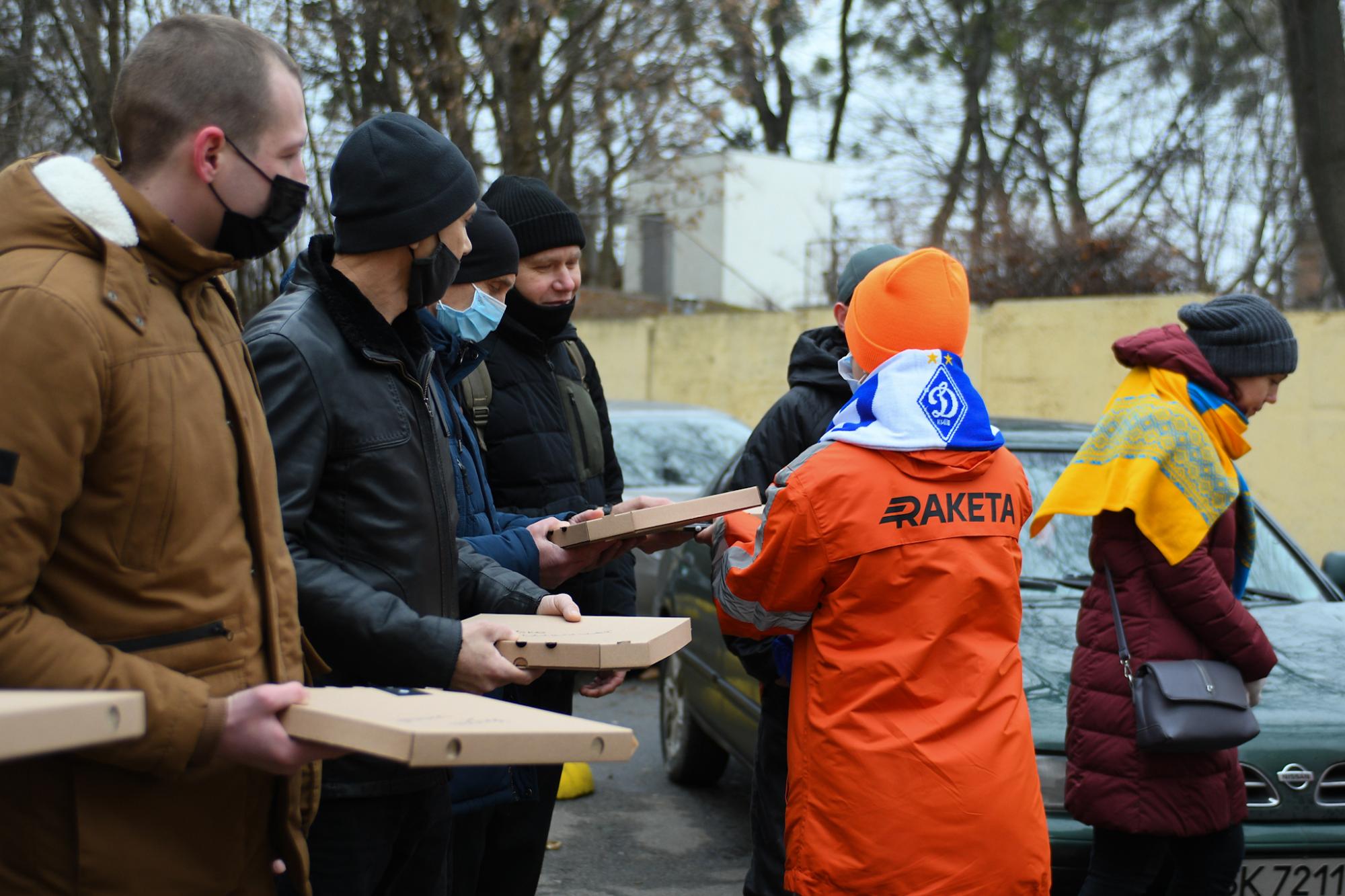 "Динамо" поздравило с днем ВСУ военнослужащих в госпитале